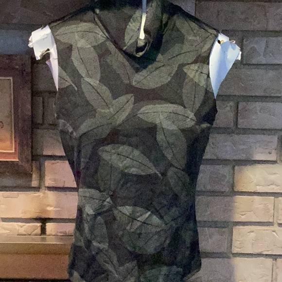 New York & Company sleeveless Cowell neck leaf design lined shirt, top - Picture 1 of 9